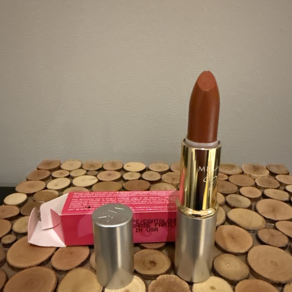 MARY KAY Signature Creme Lipstick Cantaloupe #906900 NICKED TIP‎